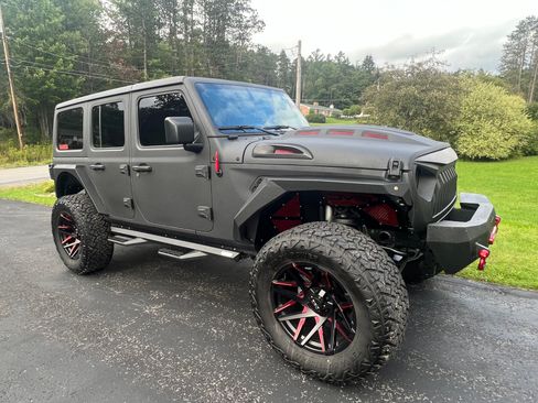 Used 2020 Jeep Wrangler Unlimited Sahara w/ Uconnect 4C Nav & Sound Group image 8