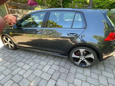 Used 2016 Volkswagen GTI SE FWD image 2