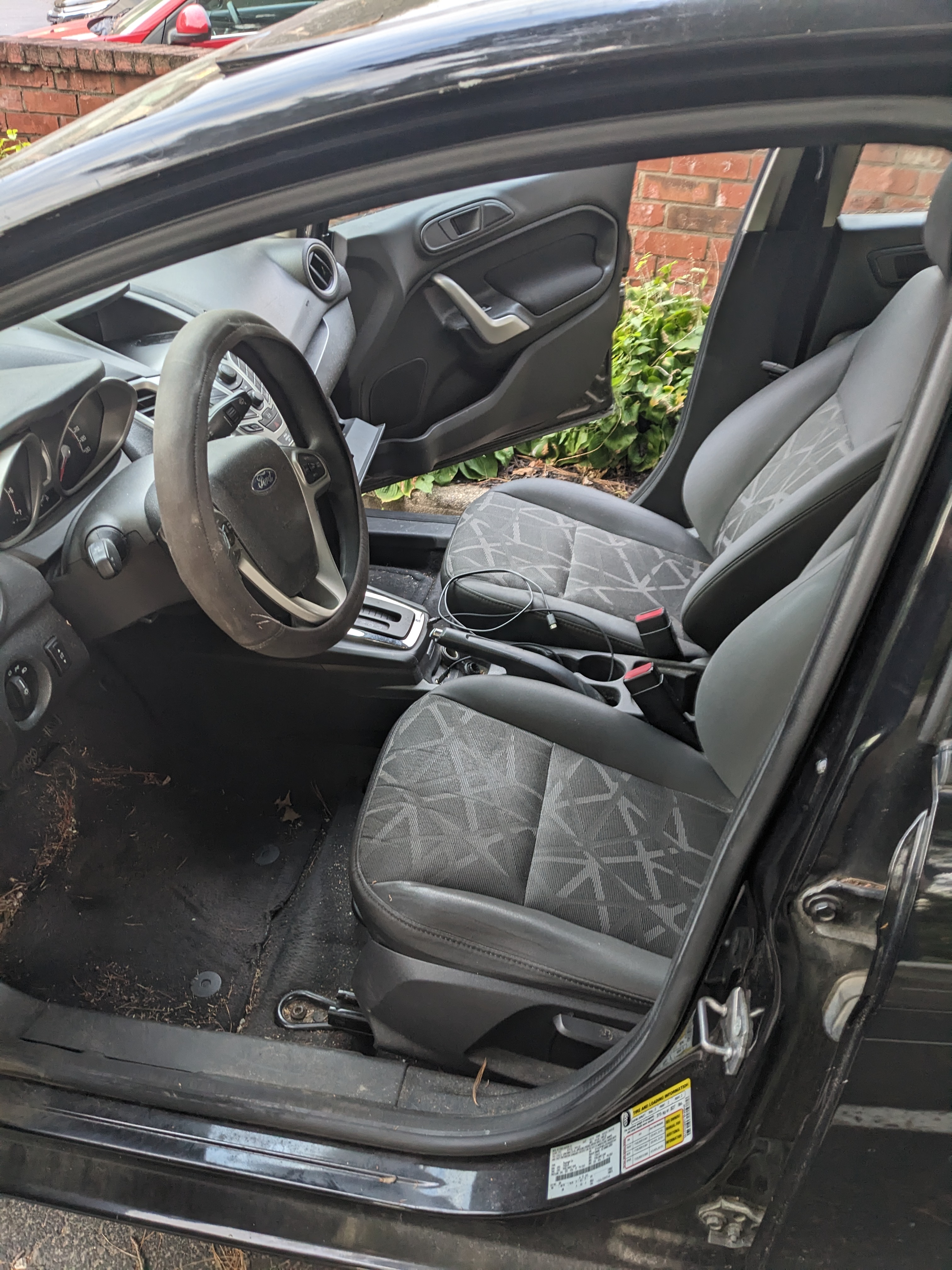 Used 2013 Ford Fiesta SE FWD image 11