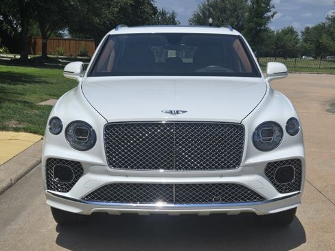 Used 2021 Bentley Bentayga V8 Sport Utility 4D image 1