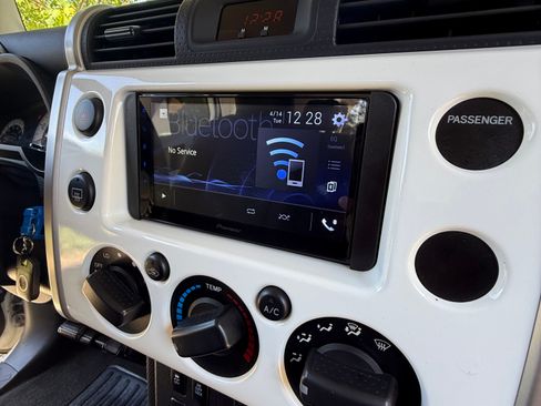 Used 2010 Toyota FJ Cruiser 4WD image 9