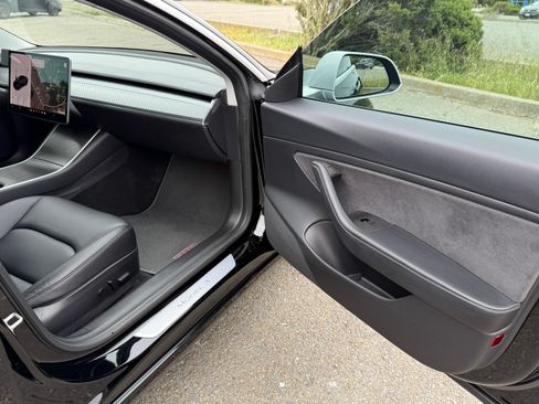 Used 2018 Tesla Model 3 Long Range AWD/4WD image 14