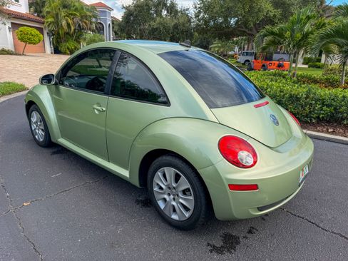 Used 2009 Volkswagen Beetle Coupe FWD image 14