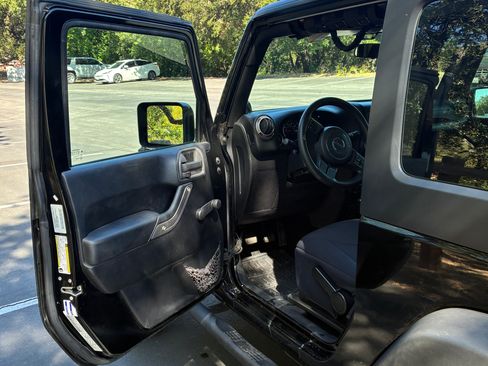 Used 2014 Jeep Wrangler Sport AWD/4WD image 4
