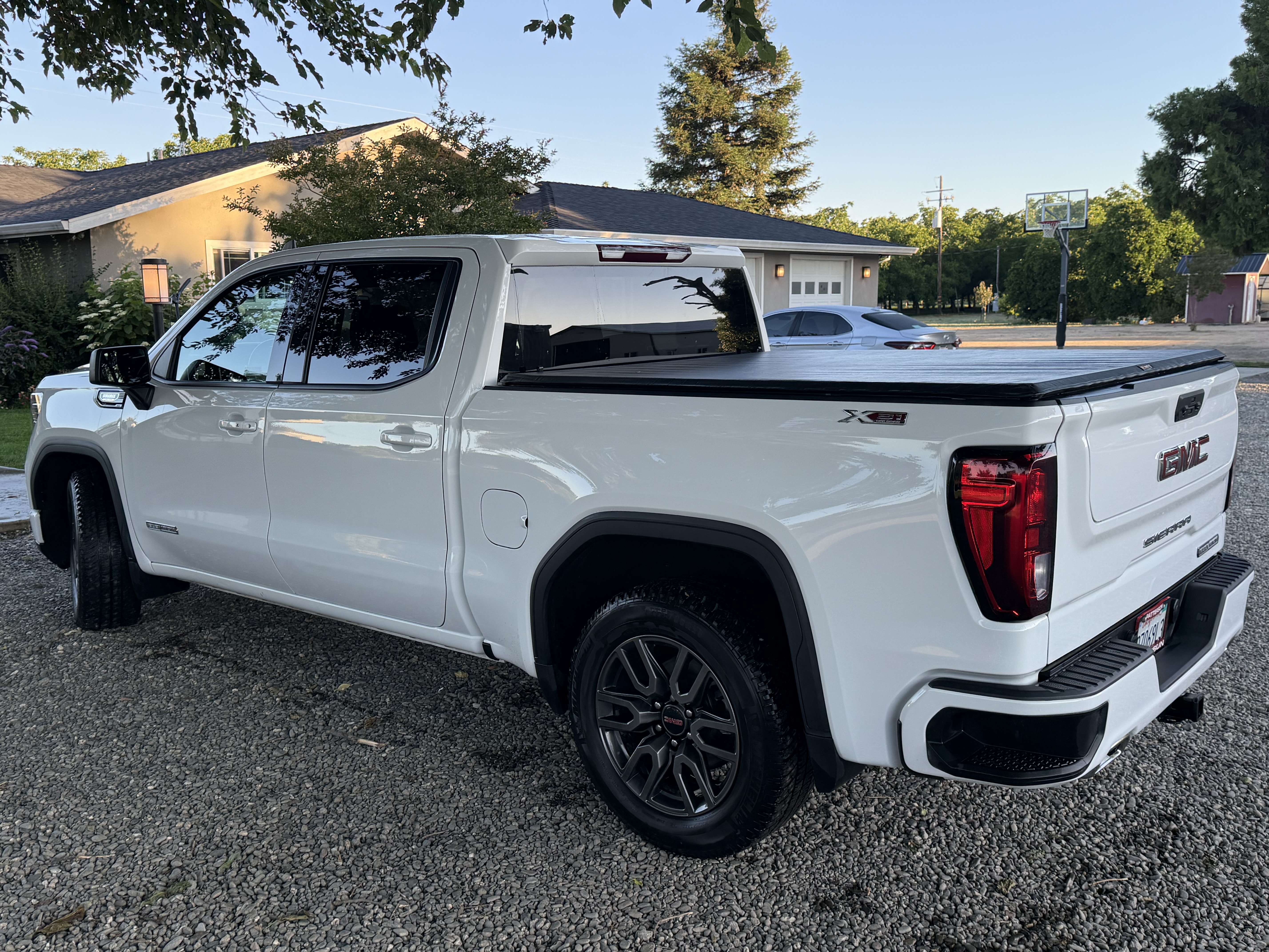 Used 2022 GMC Sierra 1500 Elevation w/ X31 Off-Road Package AWD/4WD image 9