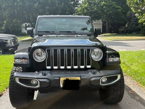 Used 2022 Jeep Wrangler Unlimited Sahara w/ Cold Weather Group AWD/4WD image 11