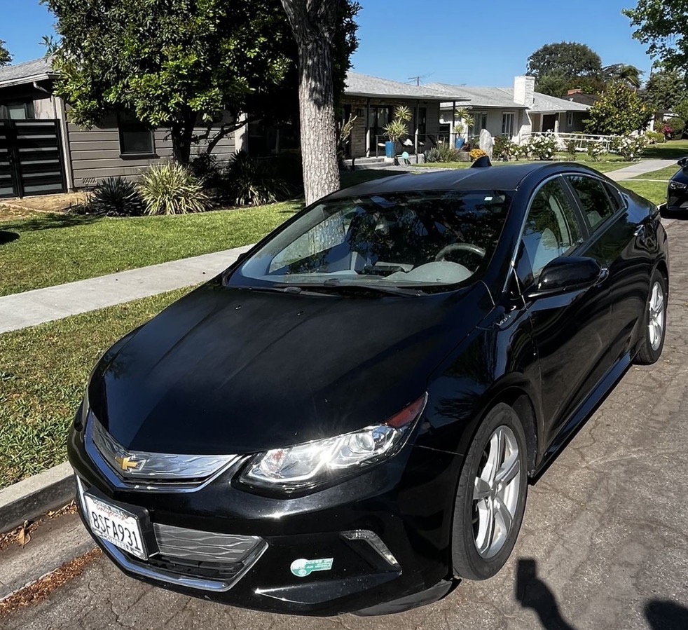 Used 2017 Chevrolet Volt LT w/ Comfort Package FWD image 2