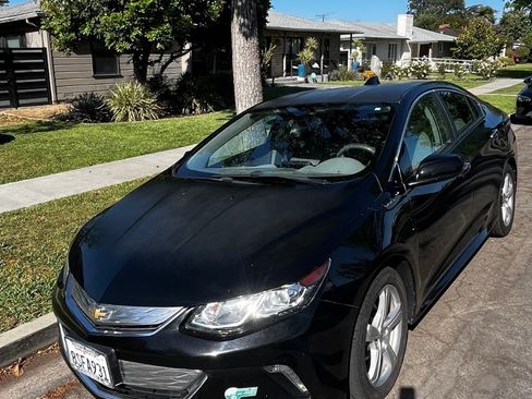 Used 2017 Chevrolet Volt LT w/ Comfort Package image 2