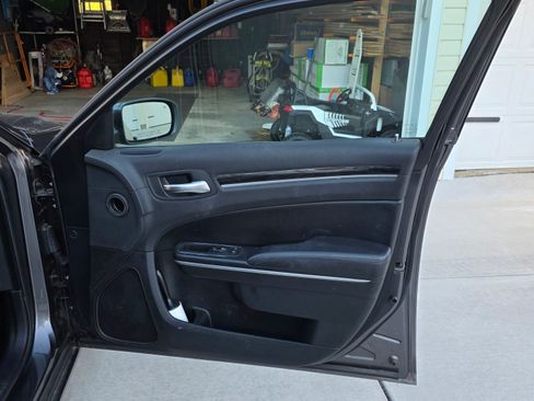 Used 2015 Chrysler 300 Limited image 24