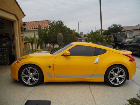 Used 2009 Nissan 370Z Touring w/ Sport Pkg image 1