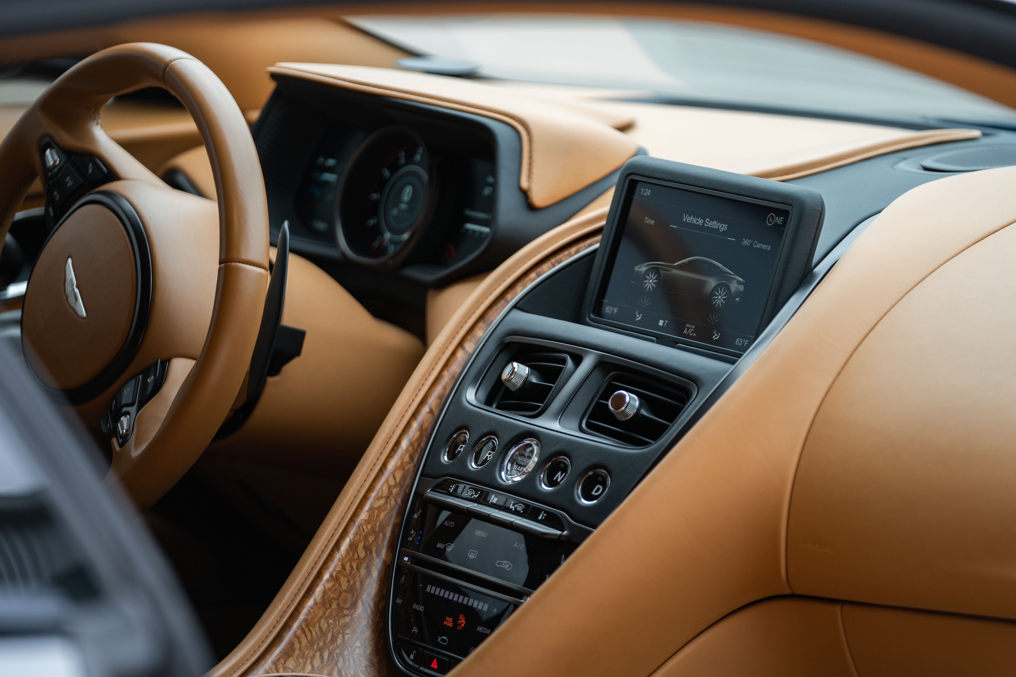 Used 2017 Aston Martin DB11 V12 RWD image 14
