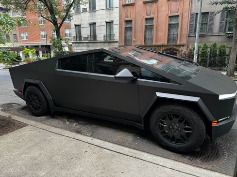 Used 2024 Tesla Cybertruck AWD Crew Cab image 2