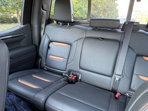 Used 2023 GMC Sierra 1500 AT4 w/ AT4 Premium Package AWD/4WD image 9