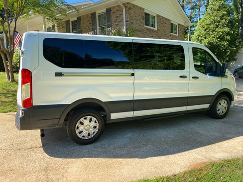 Used 2022 Ford Transit 350 XLT RWD image 5