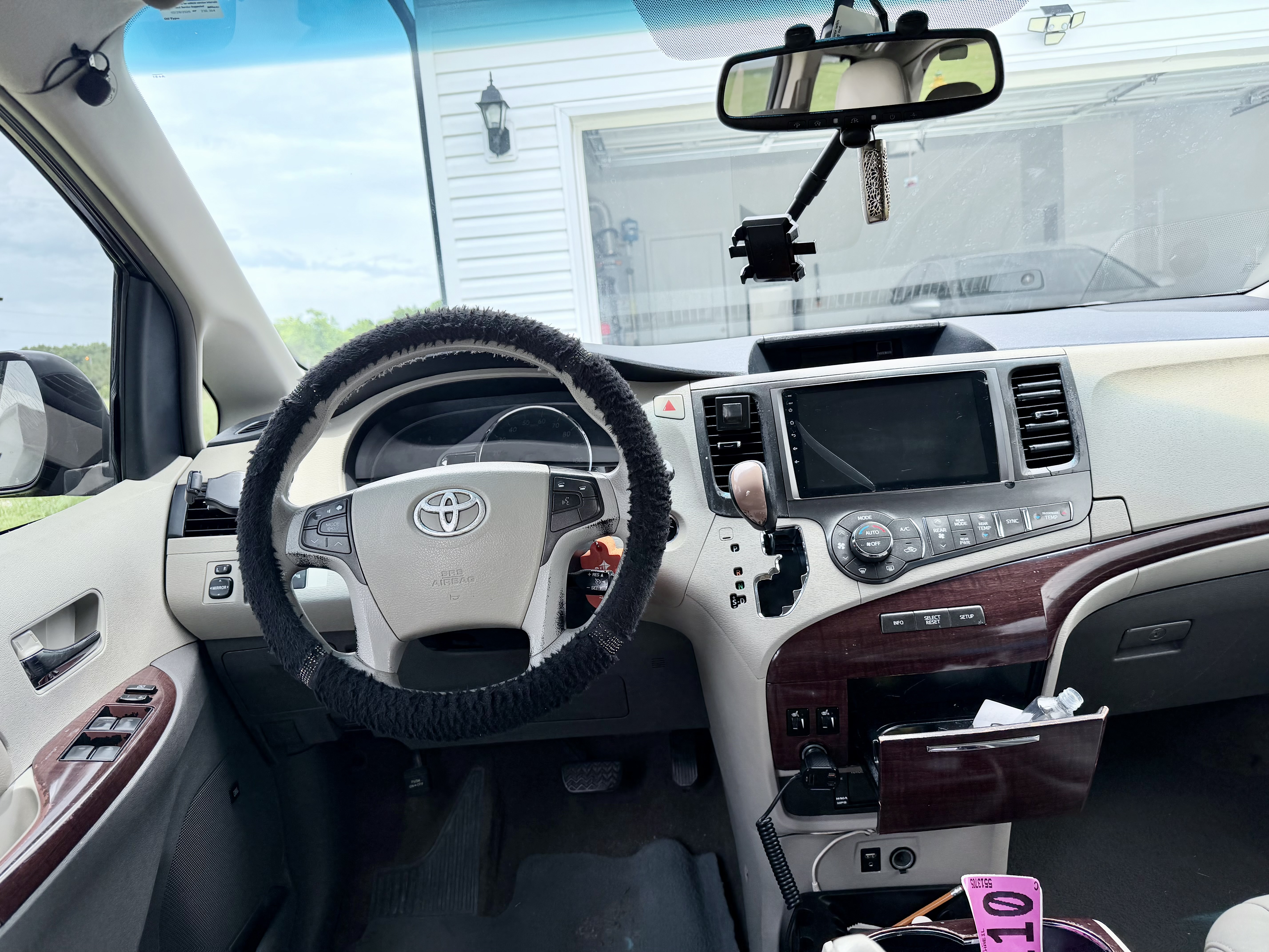 Used 2012 Toyota Sienna XLE w/ Premium Pkg FWD image 6