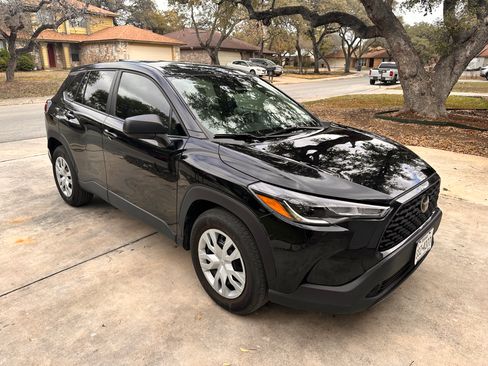 Used 2023 Toyota Corolla Cross L image 4