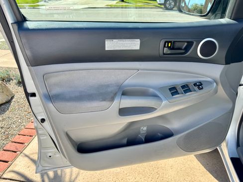 Used 2006 Toyota Tacoma PreRunner image 23