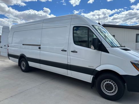 Used 2015 Mercedes-Benz Sprinter 2500 image 4