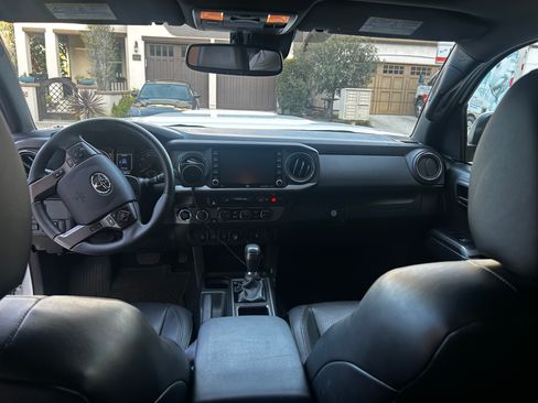 Used 2022 Toyota Tacoma TRD Sport w/ TRD Premium Sport Package image 11