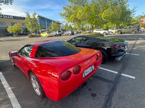Used 2000 Chevrolet Corvette Coupe w/ Memory Pkg RWD image 12