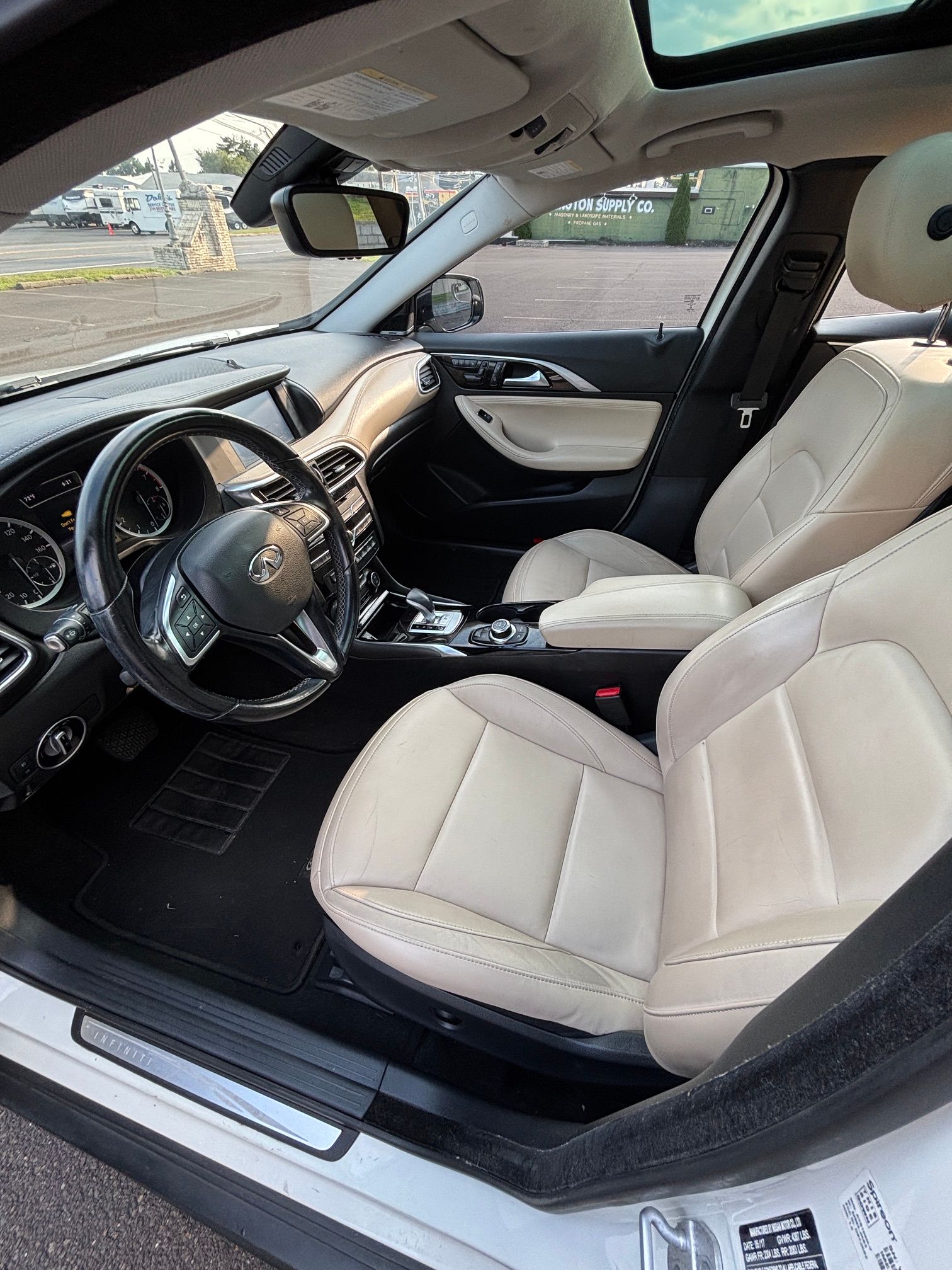 Used 2018 INFINITI QX30 Premium w/ Navigation Package AWD/4WD image 14