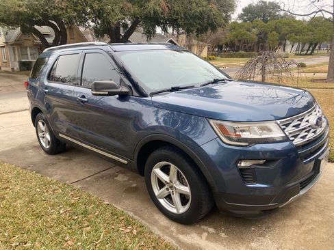 Used 2019 Ford Explorer XLT w/ Equipment Group 201A image 1