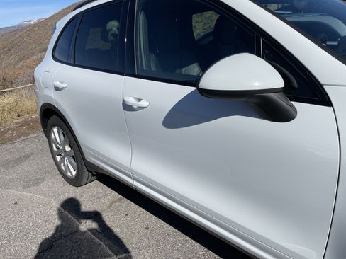 Used 2014 Porsche Cayenne Diesel Platinum Edition image 5