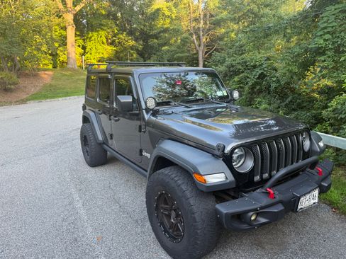 Used 2018 Jeep Wrangler Unlimited Sport AWD/4WD image 1