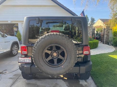 Used 2012 Jeep Wrangler Sport w/ Connectivity Group AWD/4WD image 6