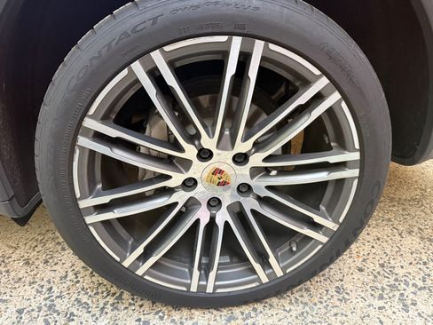 Used 2015 Porsche Cayenne S image 12