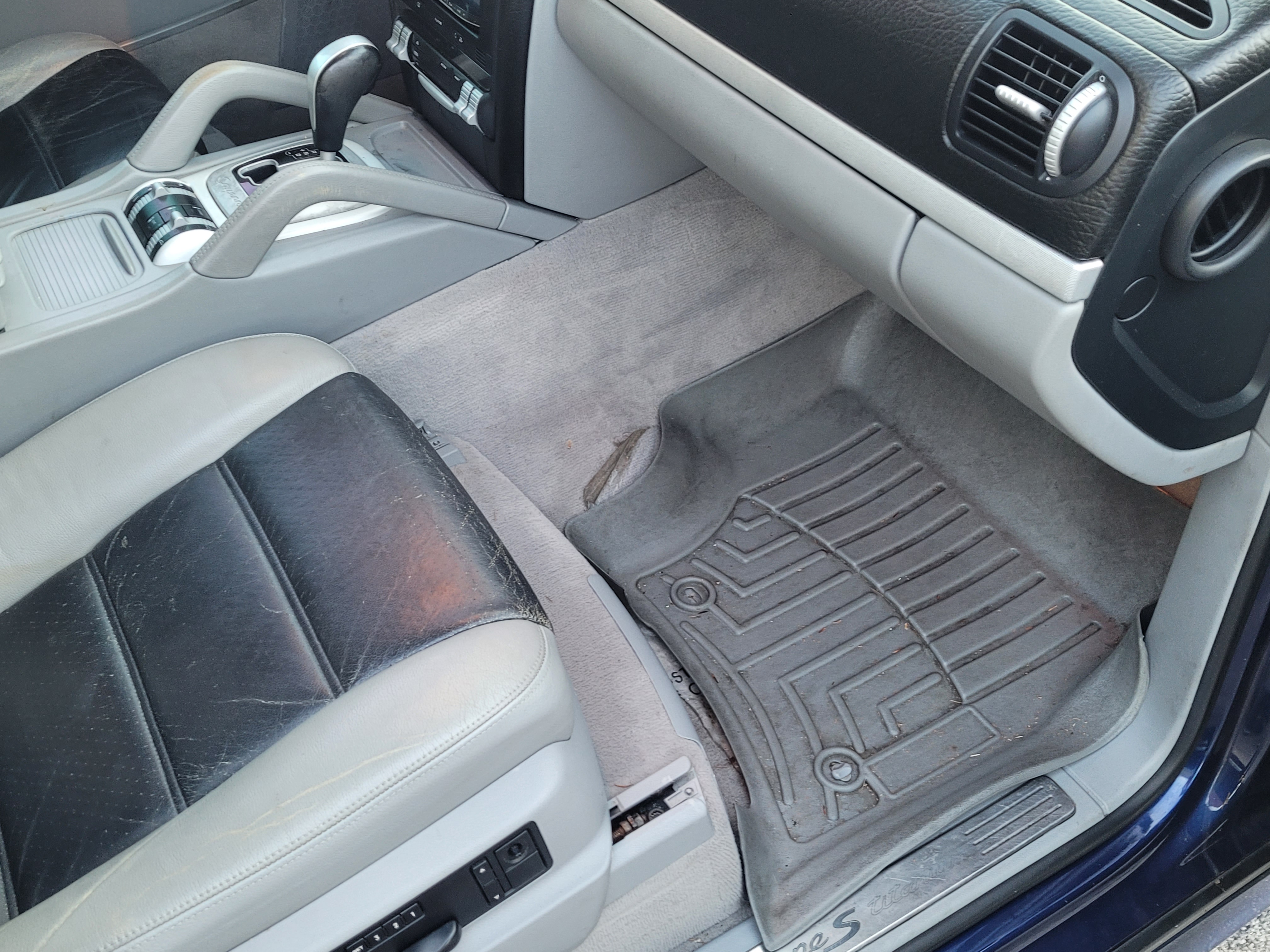 Used 2006 Porsche Cayenne S Titanium Edition AWD/4WD image 10
