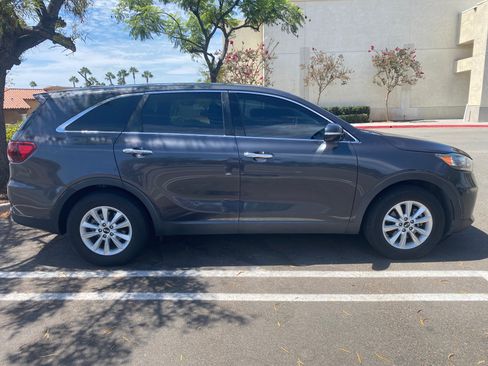 Used 2019 Kia Sorento FWD image 5
