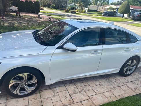 Used 2018 Honda Accord EX image 1