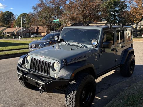 Used 2014 Jeep Wrangler Unlimited Rubicon w/ Connectivity Group image 5