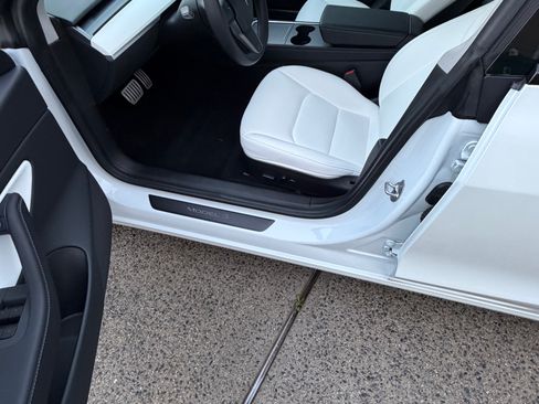 Used 2021 Tesla Model 3 Performance image 17