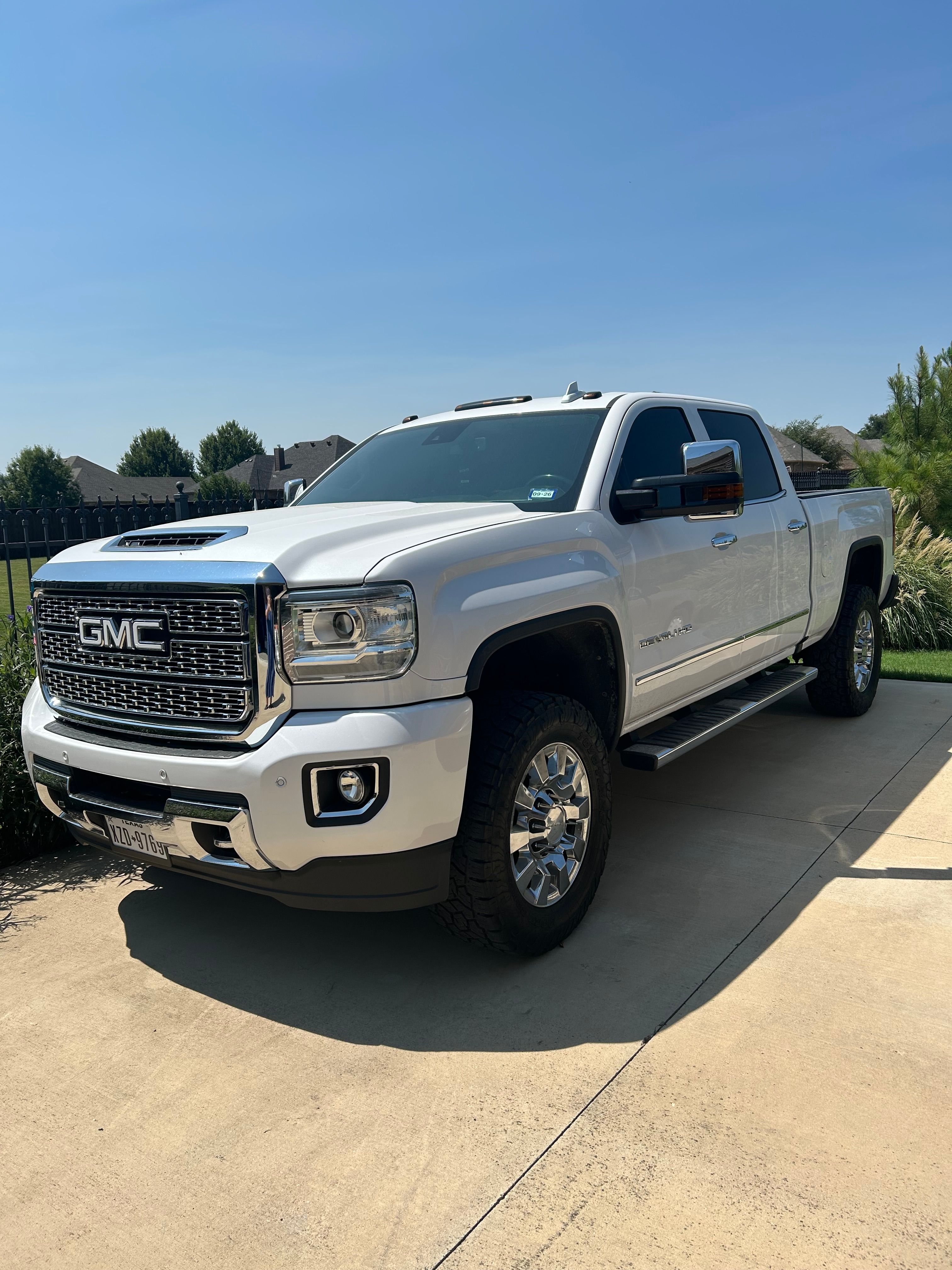 Used 2018 GMC Sierra 2500 Denali w/ Duramax Plus Package AWD/4WD image 5