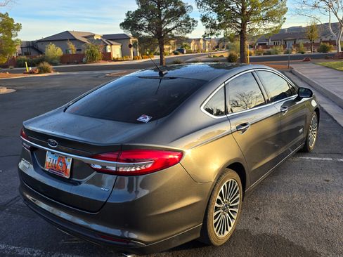 Used 2017 Ford Fusion Energi SE image 4