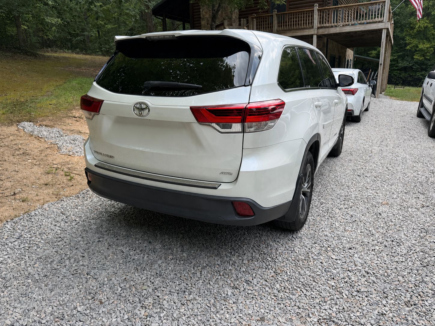 Used 2018 Toyota Highlander LE w/ Protection Package #3 AWD/4WD image 5
