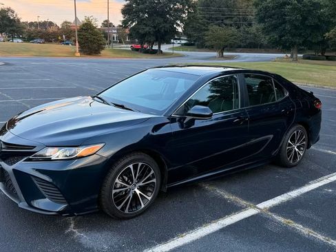 Used 2018 Toyota Camry SE w/ Moonroof Package image 1