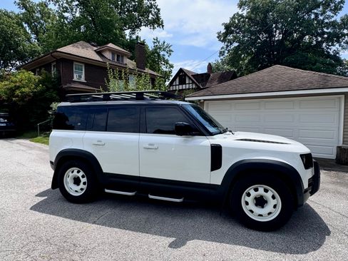 Used 2023 Land Rover Defender 110 S AWD/4WD image 8