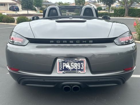 Used 2018 Porsche 718 Boxster image 11
