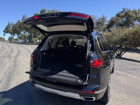 Used 2022 BMW X7 xDrive40i w/ Premium Package AWD/4WD image 9