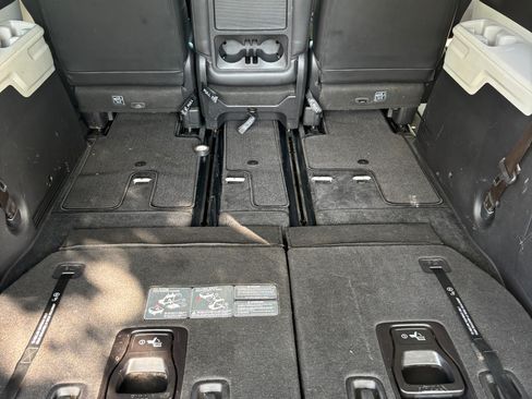Used 2022 Kia Carnival LX FWD image 14