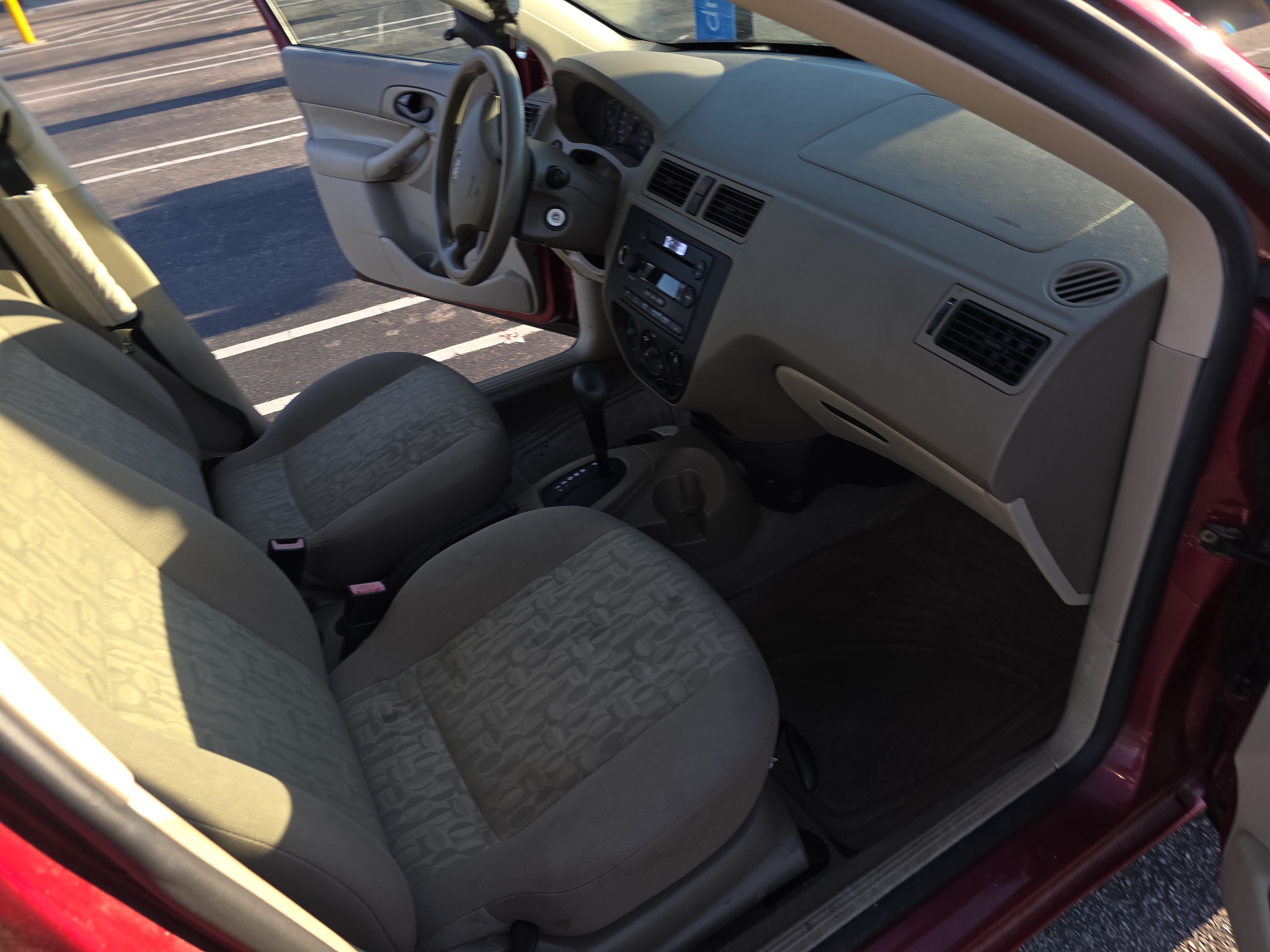 Used 2005 Ford Focus SE FWD image 10