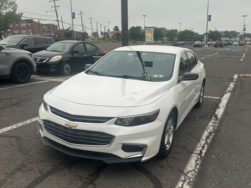 Used 2017 Chevrolet Malibu LS FWD image 1