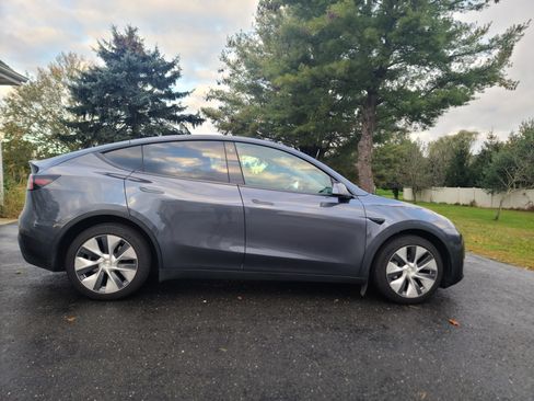 Used 2023 Tesla Model Y Long Range image 5