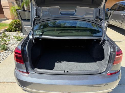 Used 2018 Volkswagen Passat 2.0T SE image 4