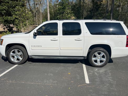 Used 2009 Chevrolet Suburban LT image 6