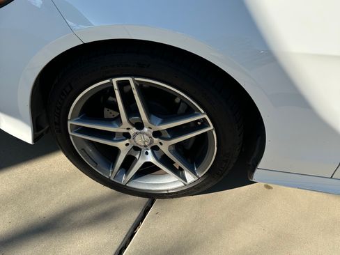 Used 2015 Mercedes-Benz E 400 Sedan image 11