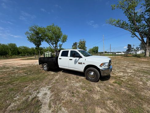 Used 2015 RAM 3500 Tradesman w/ Chrome Appearance Group AWD/4WD image 4